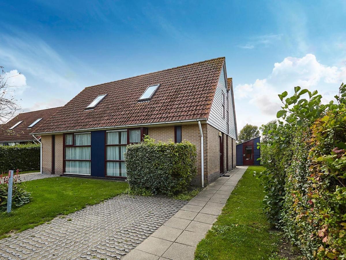 Coy With Large Garden, In Zeeland Ferienhaus
